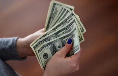 Скільки коштуватимуть 100 доларів в останній тиждень березня: прогноз банкіра
