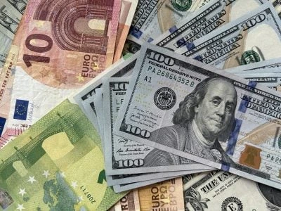Валюта різко дорожчає наприкінці тижня: курс долара і євро 17 квітня