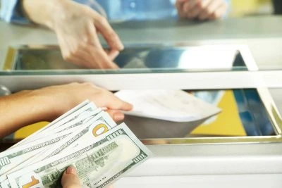 В Україні подорожчала валюта: курс долара і євро 16 квітня